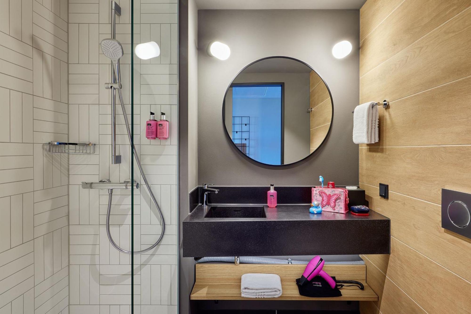 Moxy Cologne Muelheim Hotell Eksteriør bilde